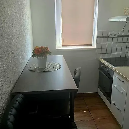Studio Apartmant Leona With Parking Place アパート *