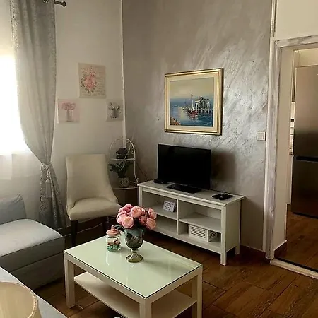アパート Studio Apartmant Leona With Parking Place