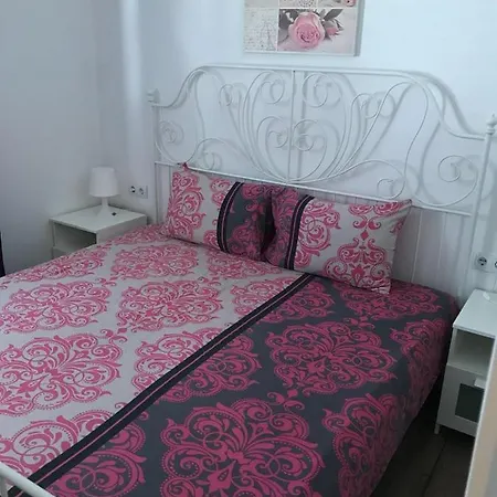 Studio Apartmant Leona With Parking Place アパート