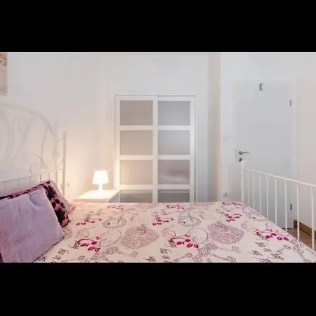 Studio Apartmant Leona With Parking Place アパート *